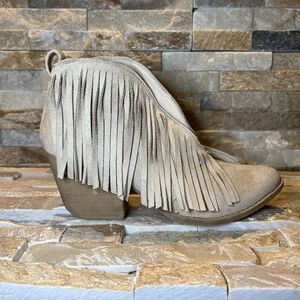 Coconuts by Matisse Women's Lambert Boots Size 6.5 Beige Suede Fringe Western